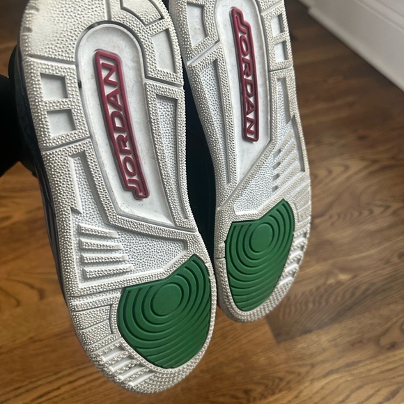 Nike Spizike Black and varsity Red. Excellent condition. 6Y - Picture 2 of 4